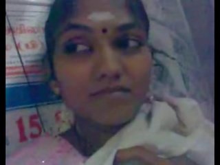 Seksuālā indieši aunty rāda viņai milky krūtis līdz viņai b