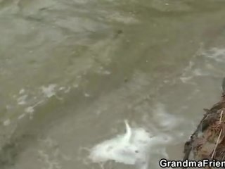 Dva buddies tresk babka najbližšie lake