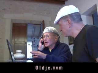 Retired oldmen caralho e partilhar dois adolescentes